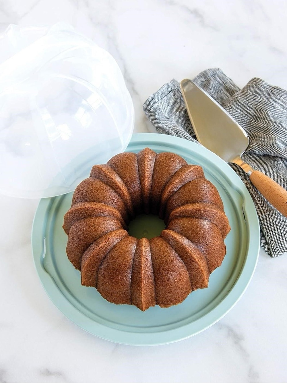 NWT Translucent Bundt Cake Keeper Carrier Storage Container Mint Green